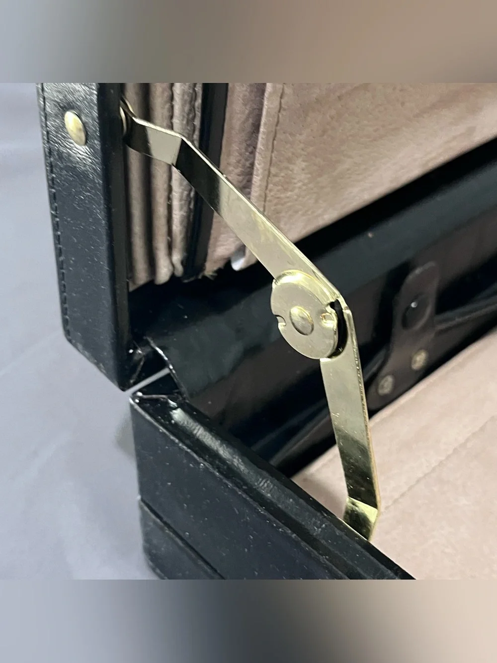 Monarch leather expandable